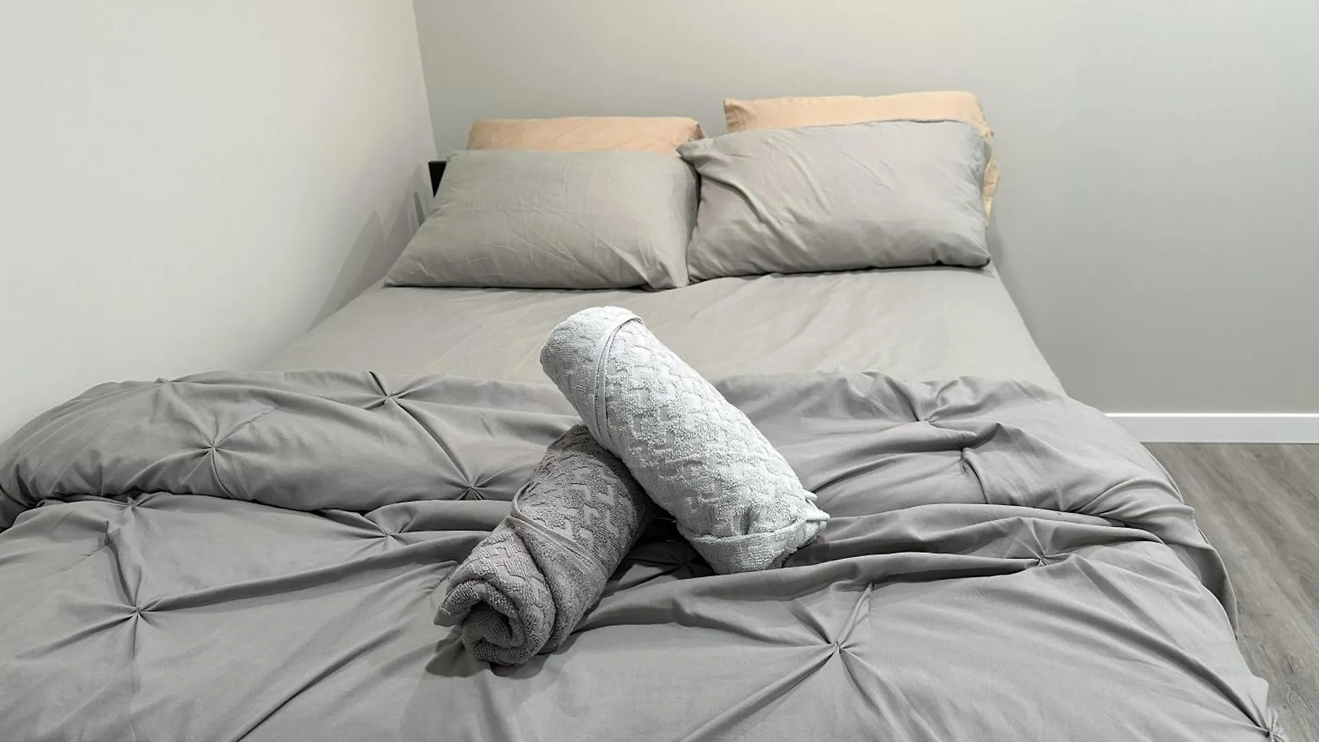 Luxury-Home Away From Home With Private Entrance Winnipeg Apartment