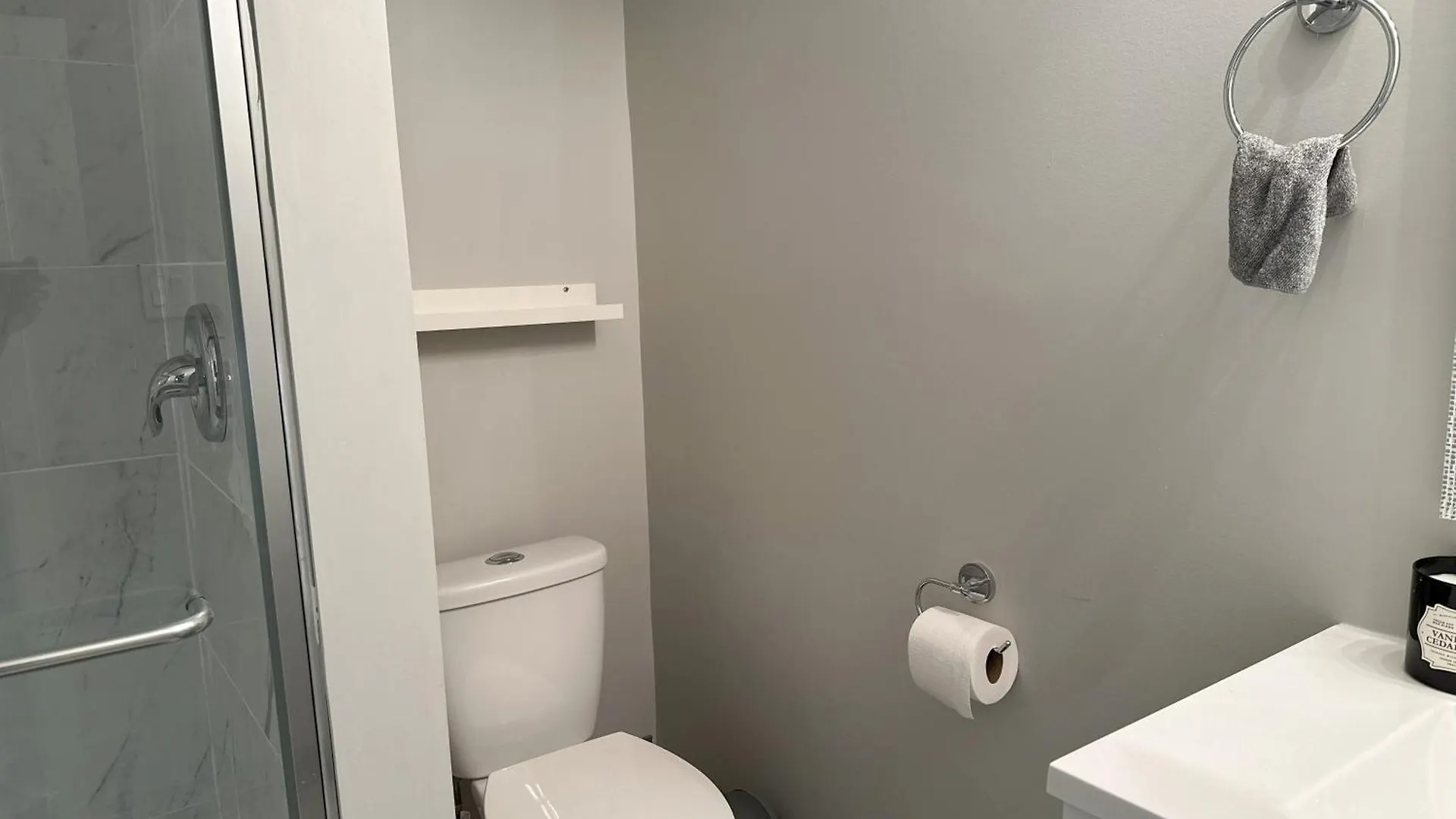 Apartment Luxury-Home Away From Home With Private Entrance Winnipeg Canada