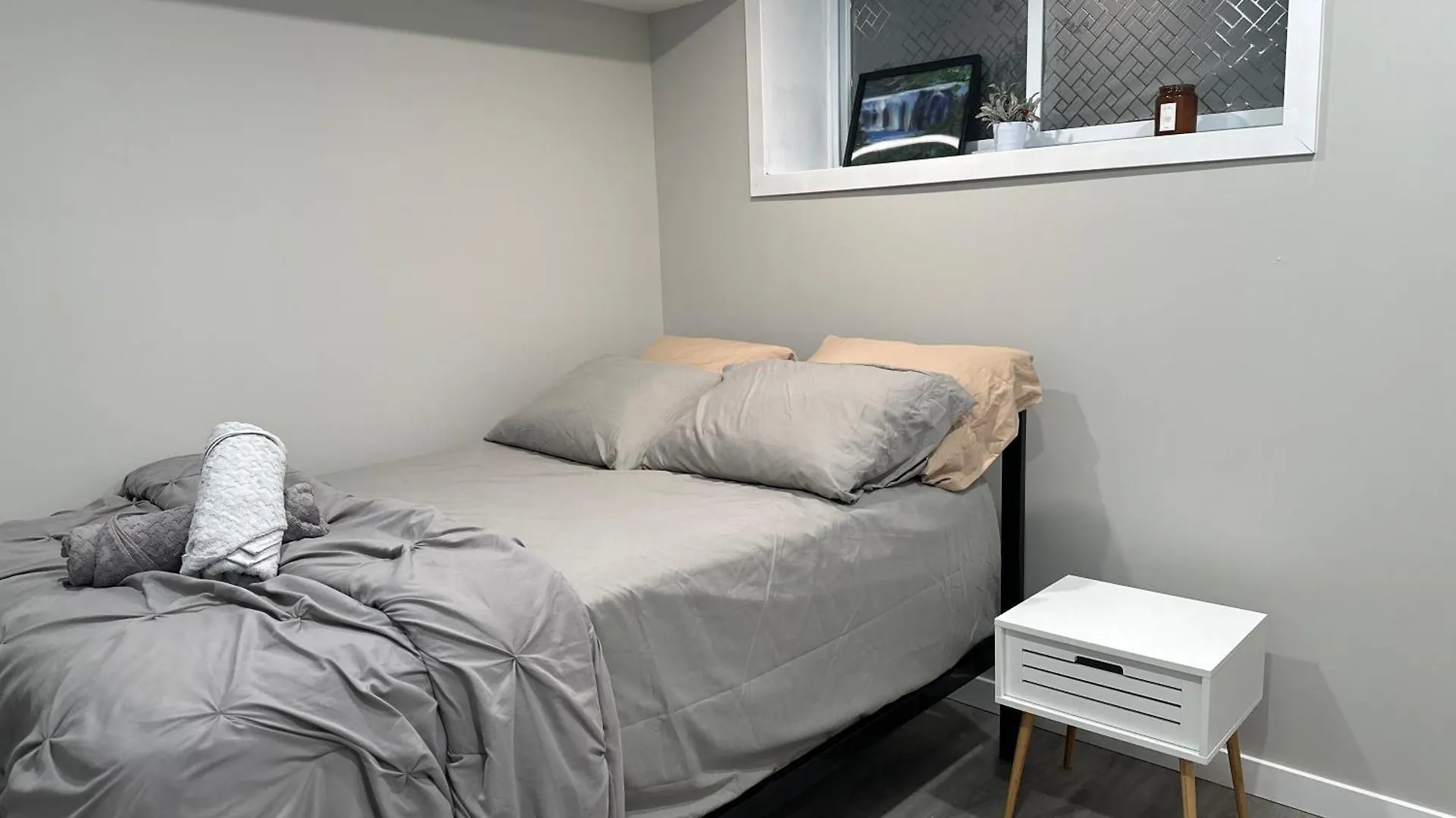Luxury-Home Away From Home With Private Entrance Winnipeg